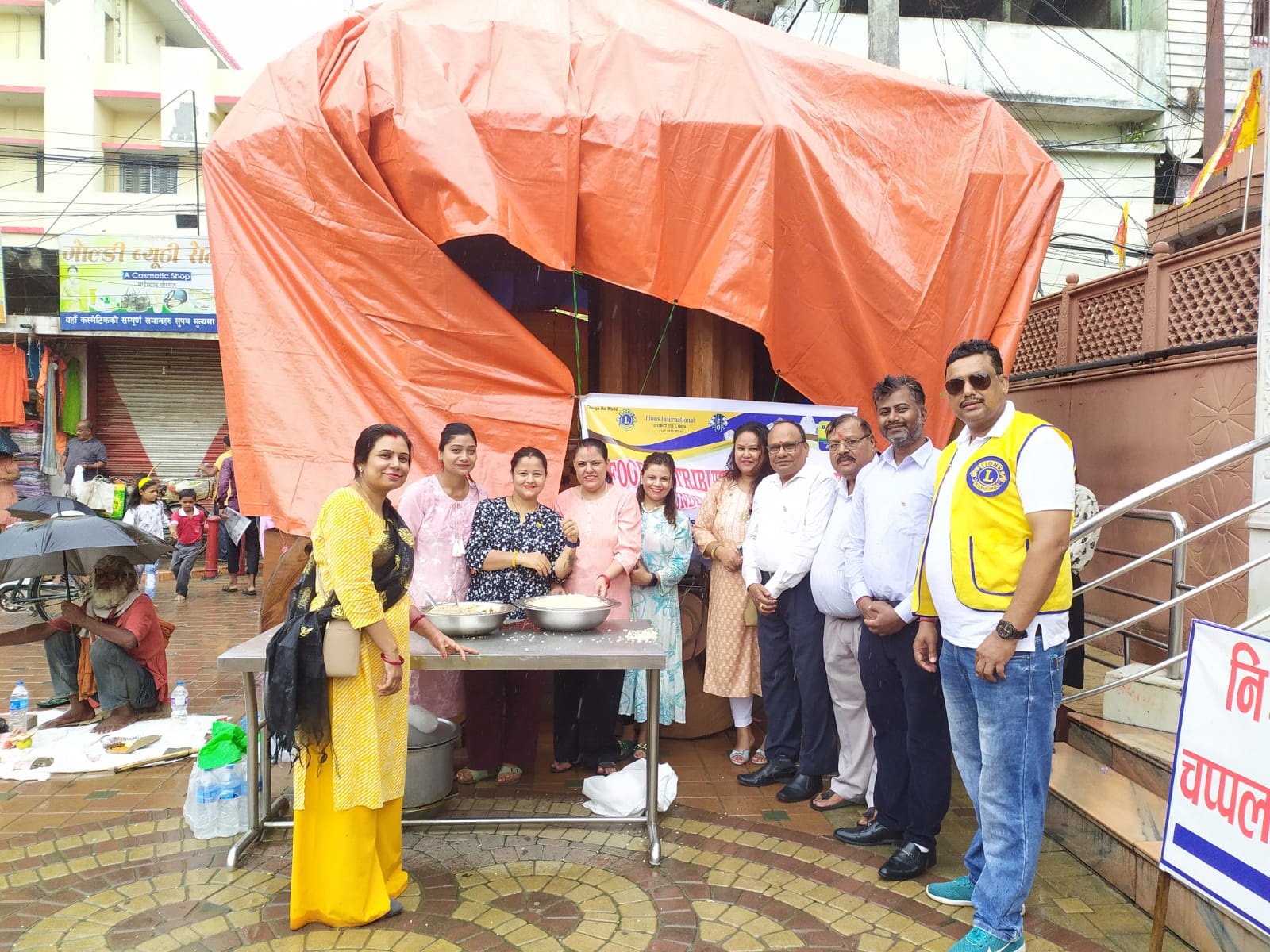 Lions Food Distribution_Maisthan Mandir1688229876.jpg